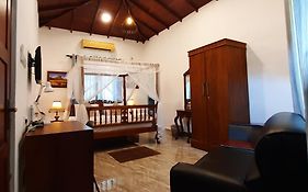 Kandy Bliss Lounge